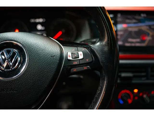 Volkswagen Polo 1.0 TSI BEATS|PANO|AUT| 2019 Benzine 19