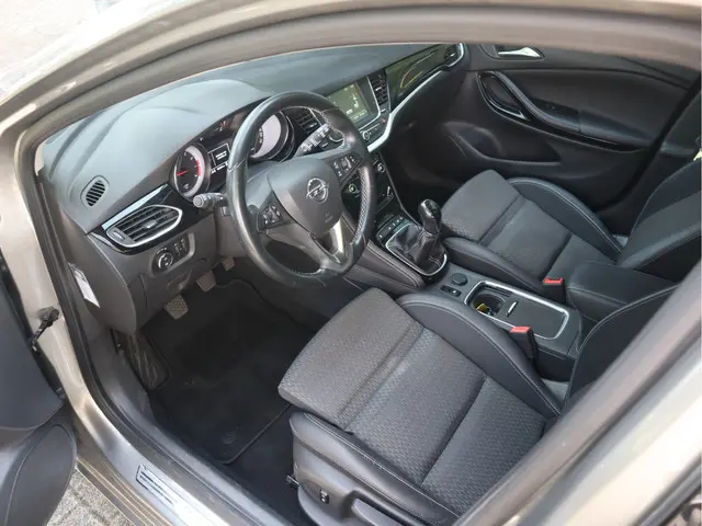 Opel Astra Sports Tourer 1.4T Innovation 2016 Benzine 18