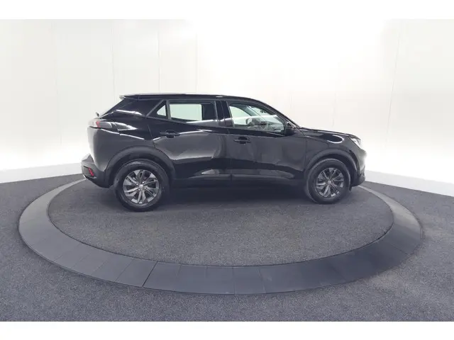 Peugeot 2008 PureTech 130 EAT8 Active 2021 Benzine 8