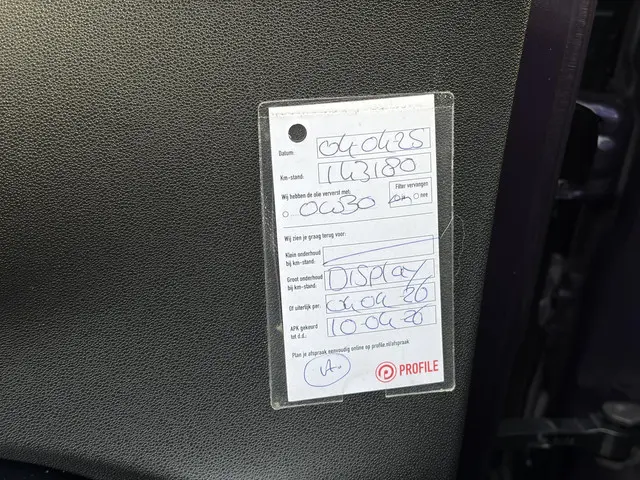 Citroën C4 Cactus 1.2 PureTech Shine 2015 Benzine 34