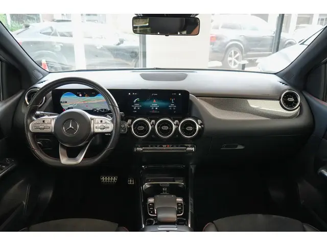 Mercedes-Benz B-Klasse 200 AMG 2019 Benzine 9