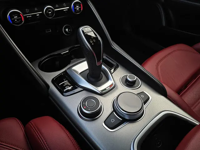 Alfa Romeo Giulia 2.0 T 280PK 4WD Veloce 2023 Benzine 13