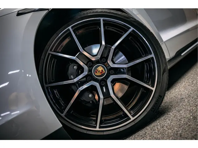 Porsche Taycan Performance 84 kWh 2023 Elektrisch 2