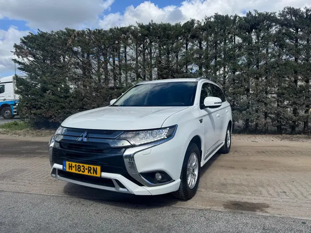 Mitsubishi Outlander 2.4 PHEV Pure 2020 Hybride Benzine