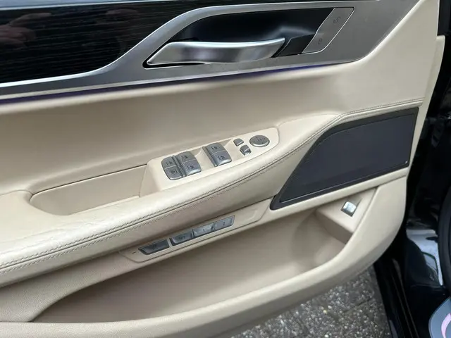 BMW 7 Serie 740Li High Executive 2016 Benzine 21