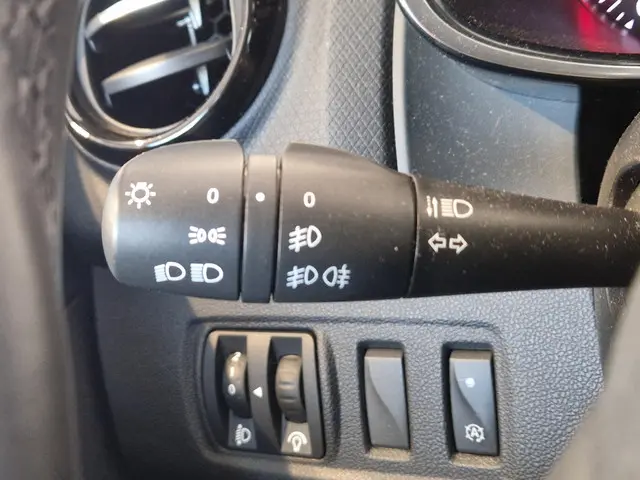 Renault Clio Estate 0.9 TCe Limited 2018 Benzine 26