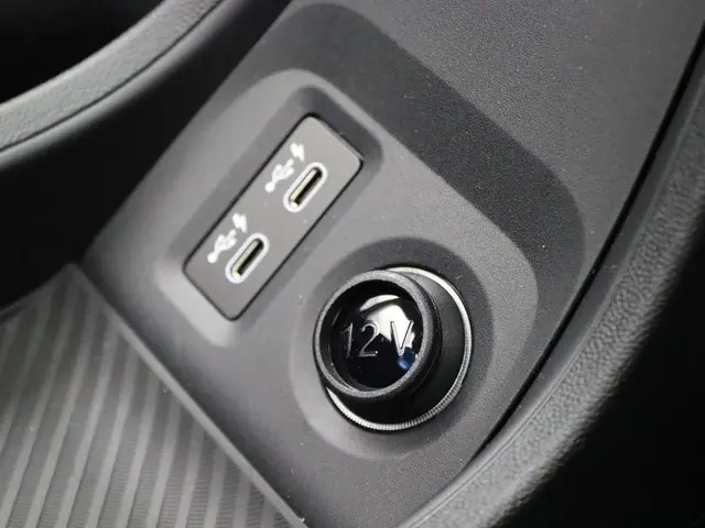 MINI 3-Deurs Cooper C 2024 Benzine 37