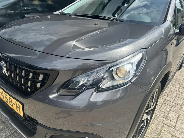 Peugeot 2008 1.2 Turbo 110 PK GT-line 2017 Benzine 32