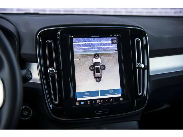 Volvo XC40 2.0 B3 Plus Black Edition 2025 Benzine 22