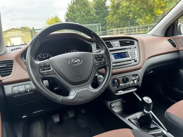 Hyundai i20 1.2 HP i-Motion /NAP/Airco/cruise/ 2016 Benzine 11