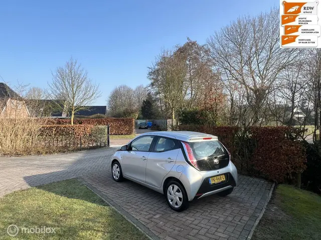 Toyota Aygo 1.0 VVT-i x-play 2015 Benzine 7