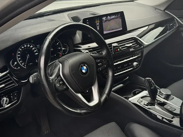 BMW 5 Serie Touring 520i High Executive 2018 Benzine 26