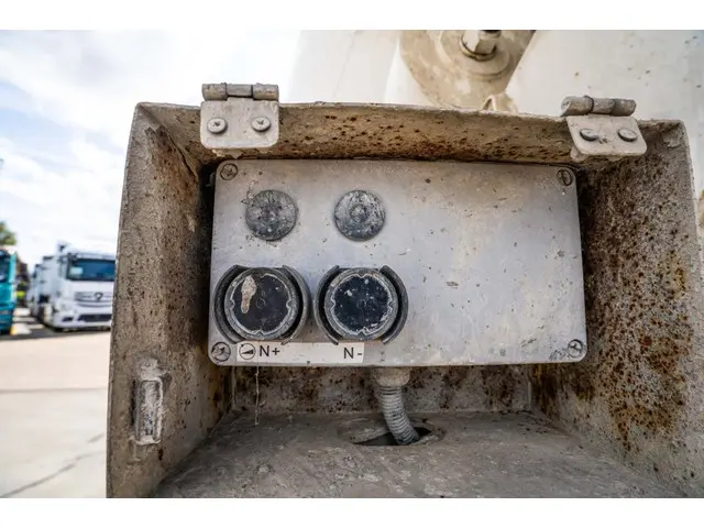 MAN TGS 32 360 BB+ LIEBHERR 9m3 2015 Diesel 10