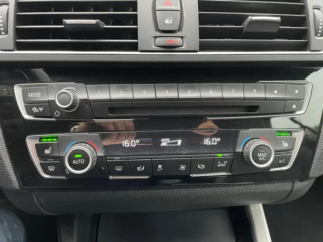 BMW 2 Serie Cabrio 220i 2016 Benzine 17