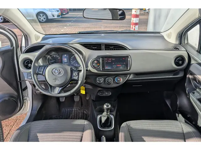 Toyota Yaris 1.5 VVT-i Design Red 2020 Benzine 16