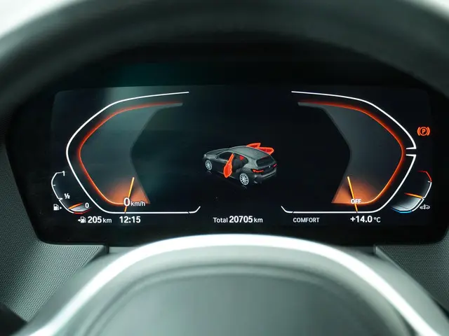 BMW 1 Serie 120i Executive 2022 Benzine 10