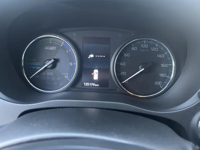 Mitsubishi Outlander 2.4 PHEV Pure + 2020 Hybride Benzine 11