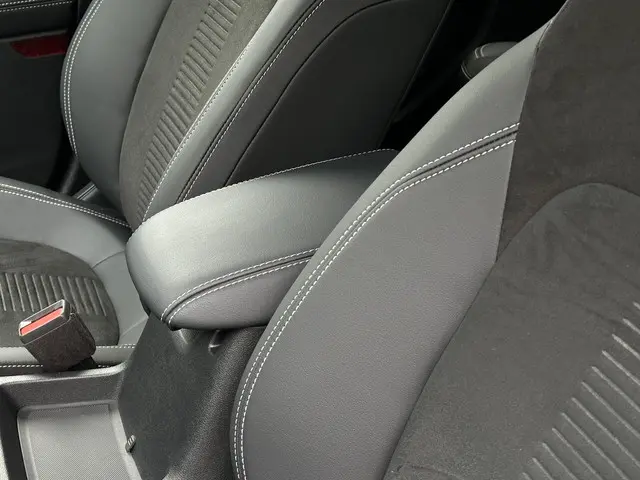 Ford Kuga 2.5 PHEV Active X 2024 Hybride Benzine 42