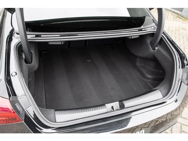 Mercedes-Benz CLA 180 AMG Line 2024 Benzine 57