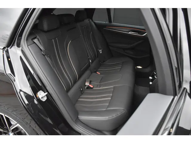 BMW 5 Serie Touring 540i xDrive 2020 Benzine 14