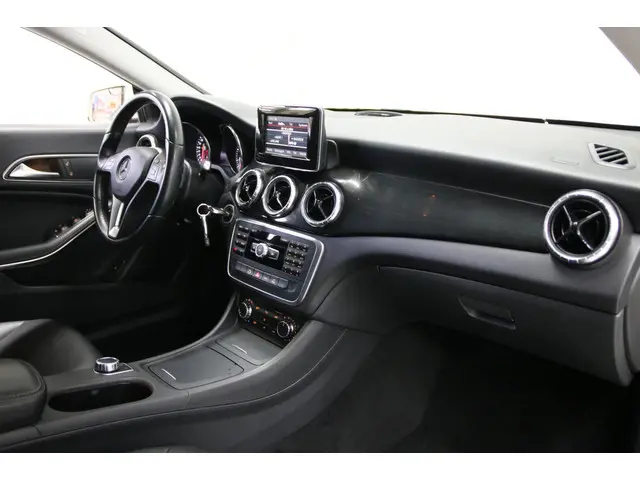 Mercedes-Benz CLA 180 2014 Benzine 15
