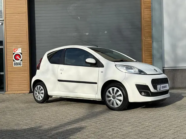 Peugeot 107 1.0 Access Accent 2014 Benzine 4