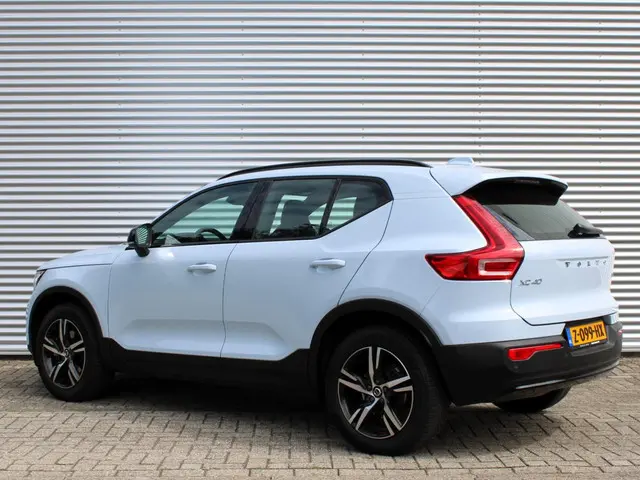 Volvo XC40 2.0 B4 Plus Dark 2025 Benzine 4