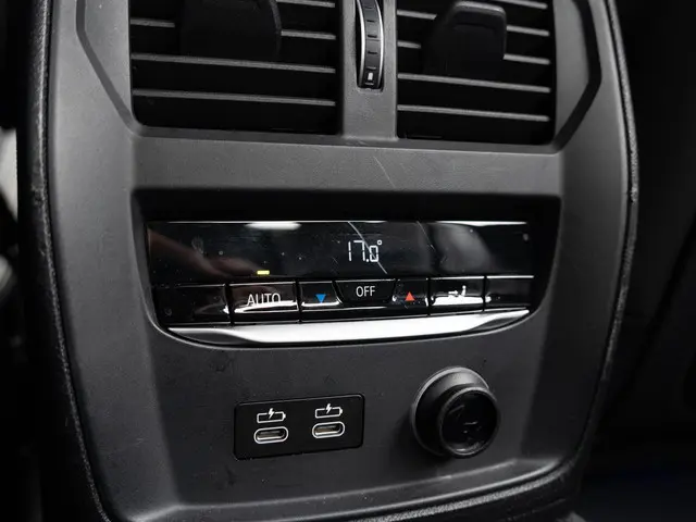 BMW 3 Serie Sedan 320i 2020 Benzine 33