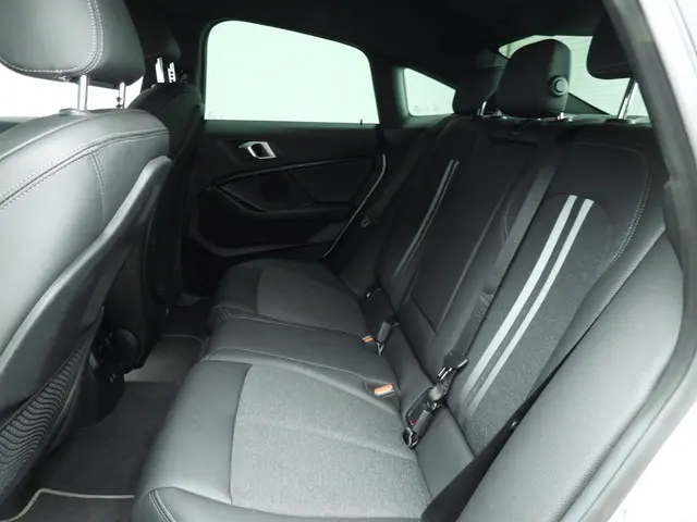 BMW 2 Serie Gran Coupe 220i 2022 Benzine 8