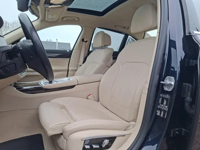 BMW 7 Serie 740i High Executive 2017 Benzine 2