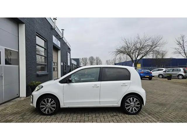 Volkswagen up! 1.0 BMT high up! 2019 Benzine 2