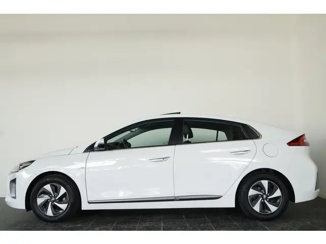 Hyundai IONIQ 1.6 GDi Premium 2017 Hybride Benzine 35