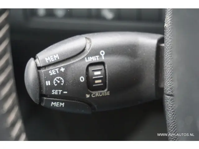 Peugeot 308 SW 1.2 e-THP Première 2014 Benzine 19