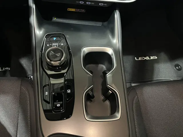 Lexus RZ 450e Comfort Line 71 kWh 2025 Elektrisch 25