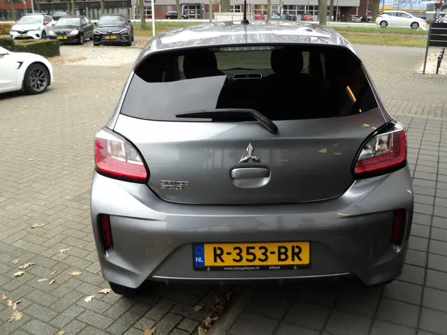 Mitsubishi Space Star 1.2 Intense 2022 Benzine 9