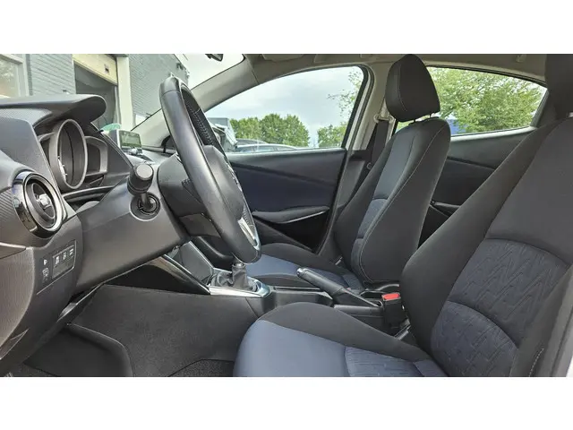 Mazda 2 1.5 Skyactiv-G Intro Edition 2016 Benzine 14