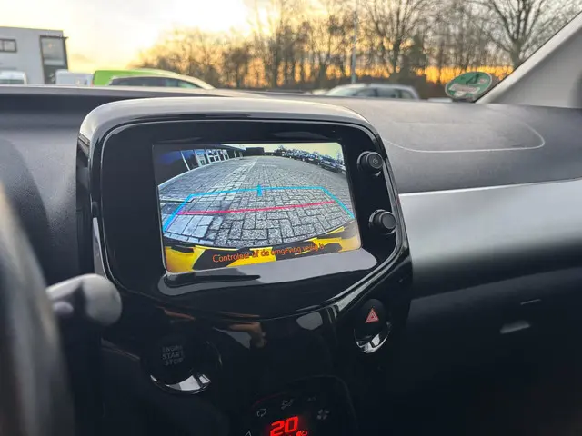 Peugeot 108 1.0 e-VTi Allure 2018 Benzine 18