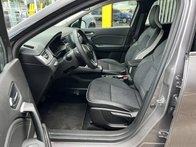 Renault Captur 1.3 mild hybrid 160 techno 2023 Benzine 8