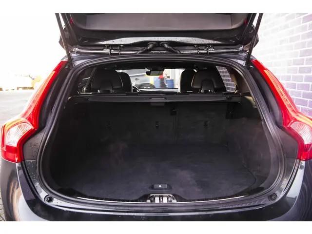 Volvo V60 1.5 T3 R-Design 2017 Benzine 29