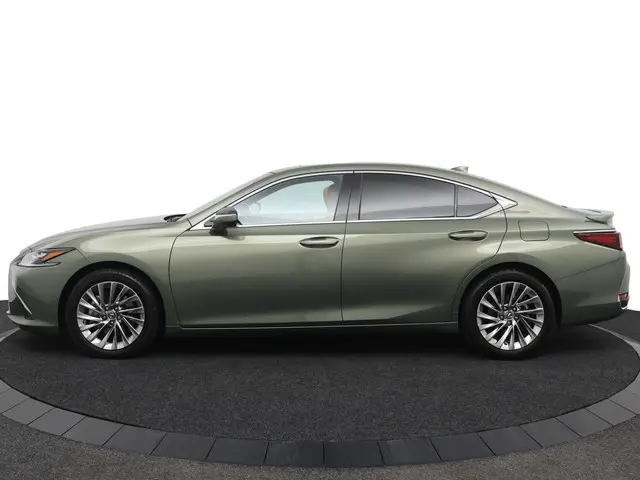 Lexus ES 300h Executive Line 2024 Hybride Benzine 3
