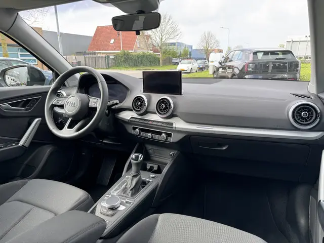 Audi Q2 35 TFSI S Edition 2024 Benzine 16