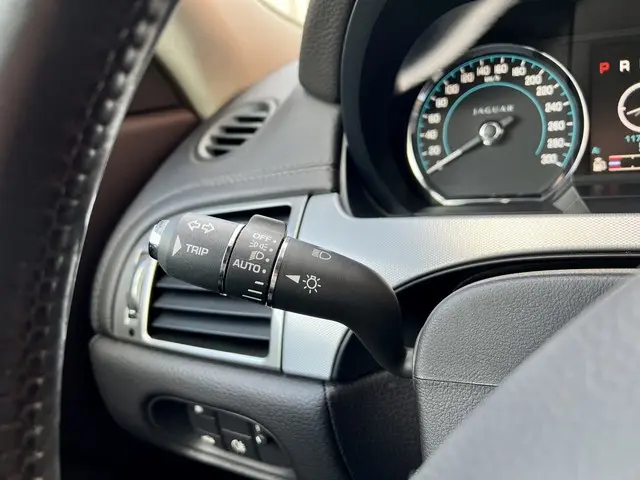 Jaguar XK 5.0 V8 Convertible Portfolio 2013 Benzine 21