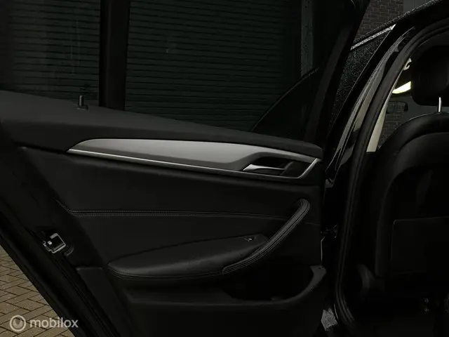 BMW 5 Serie 520i High Executive 2017 Benzine 24