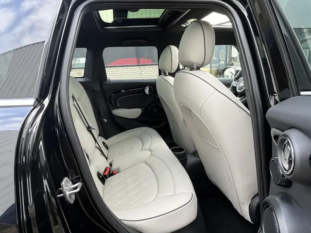 MINI Cooper 1.5 Classic 2023 Benzine 32