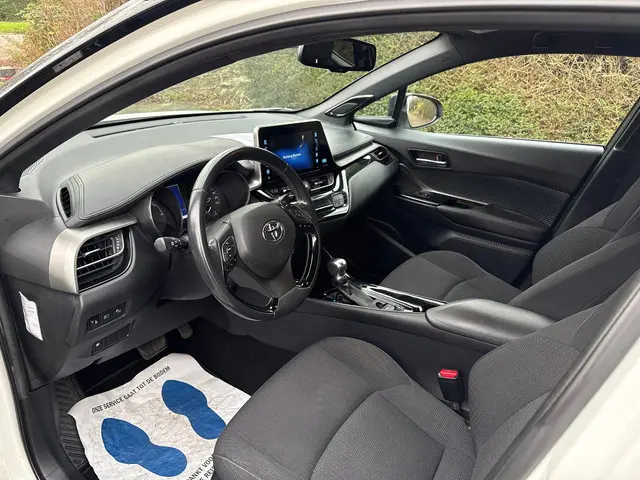 Toyota C-HR 1.8 Hybrid Style 2018 Hybride Benzine 10