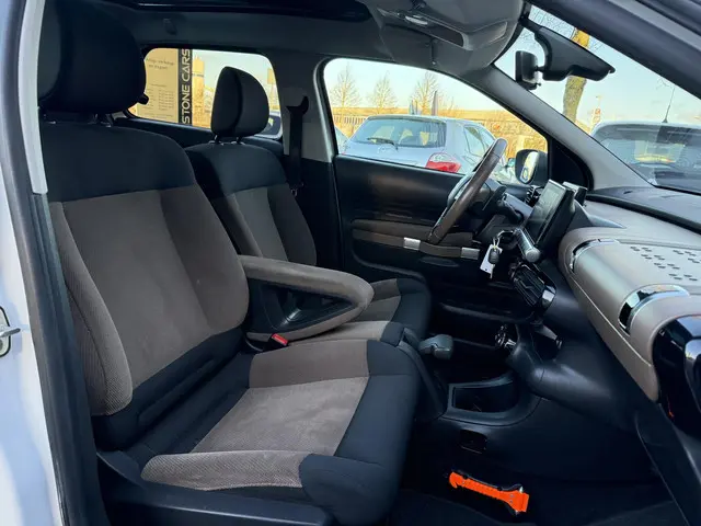 Citroën C4 Cactus 1.2 e-VTi Shine 2014 Benzine 10