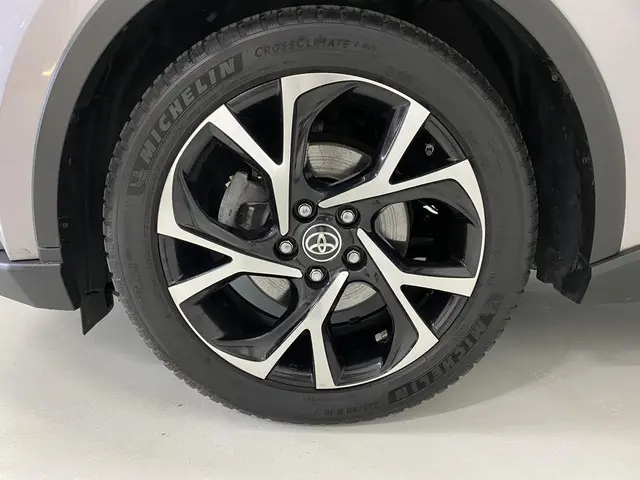 Toyota C-HR 2.0 Hybrid Style 2021 Hybride Benzine 9