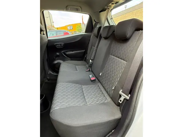 Toyota Yaris 1.0 Vvt-i 5-DRS 2014 Grijs 2014 Benzine 12