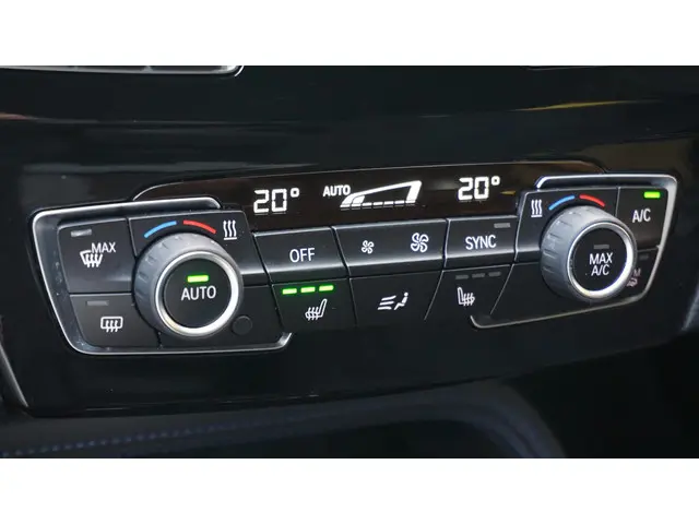 BMW X1 xDrive25i 232pk M-Sport & Shadow-Line 2017 Benzine 22