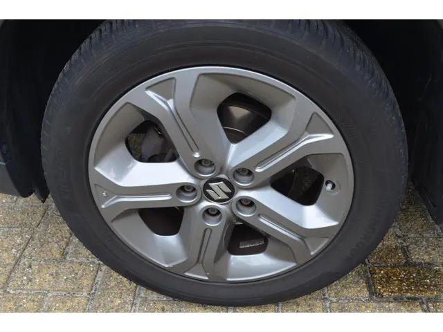 Suzuki Vitara 1.6 Exclusive 2015 Benzine 29